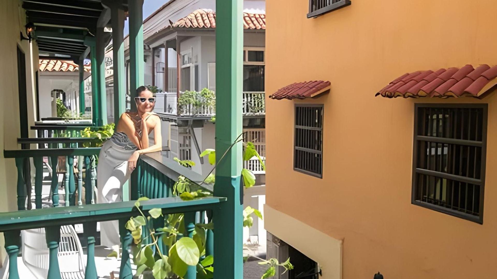 Laurdhomes Historic Center Plaza Santodomingo 3bth