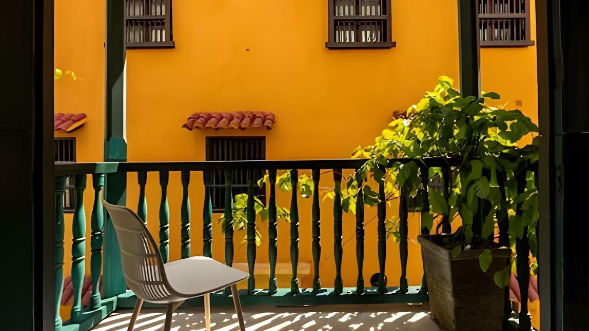 Laurdhomes Historic Center Plaza Santodomingo 3bth