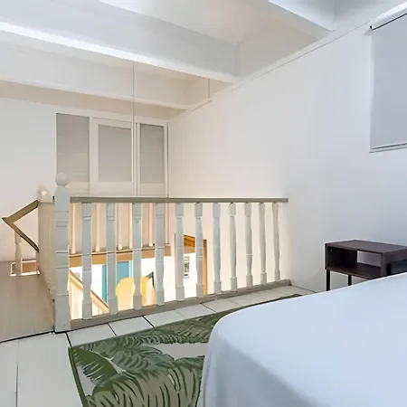 Laurdhomes Historic Center Plaza Santodomingo 3bth